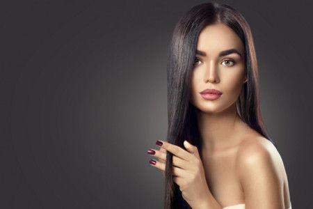 Domptez vos cheveux rebelles avec un lissage brésilien