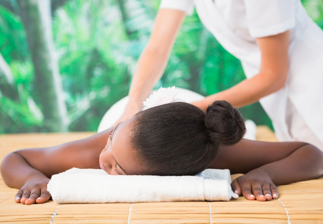 Un pur moment de détente avec un massage suédois du dos ET de la tête aux huiles essentielles