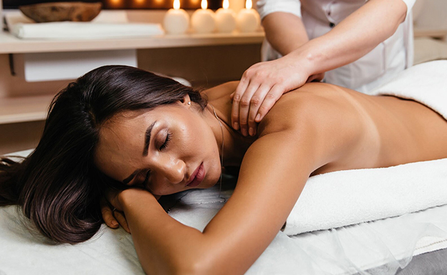 Massage relaxant du corps + 1 bijou en pierre précieuse - 1h15