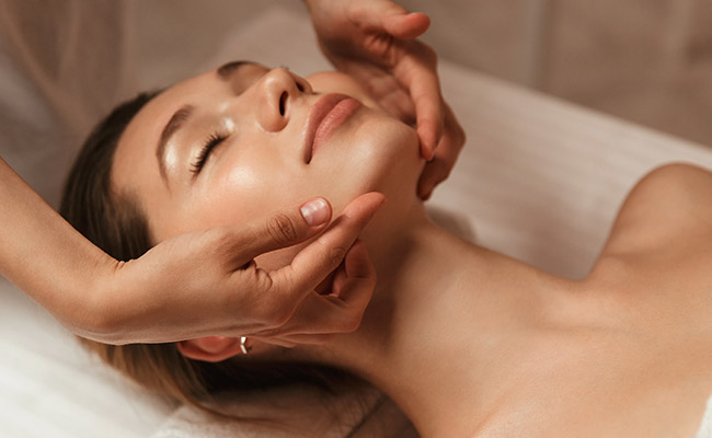  Modelage du visage et des pieds+ un soin complet du visage(2h)