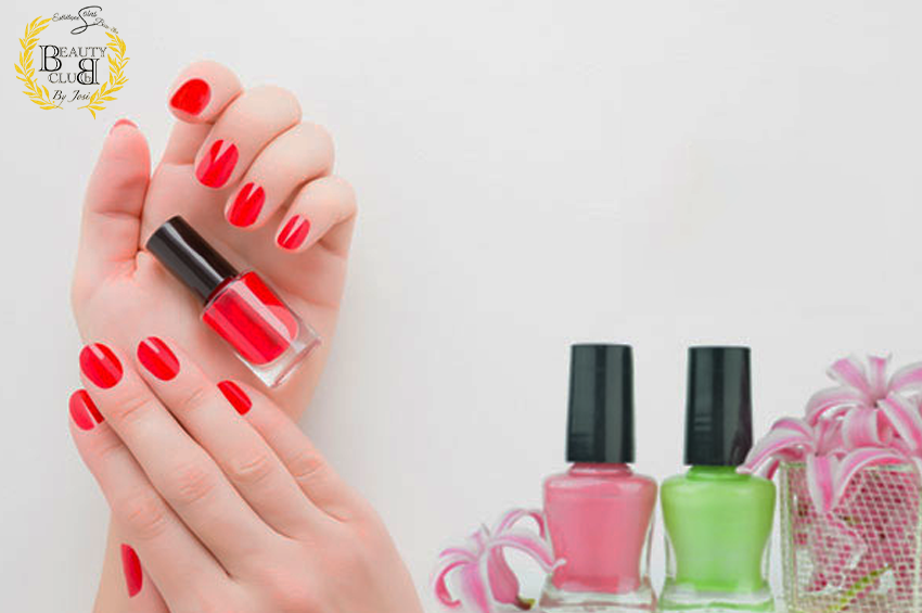 Pose de vernis semi-permanent mains